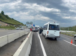 Доверились частнику и попали в ДТП: ребенок пострадал в столкновении с автобусом на Ставрополье