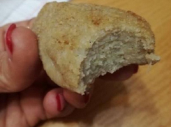 В купленной дочкой в школе котлете не было мяса, один хлеб, - жительница Пятигорска 