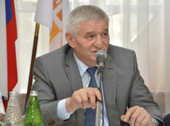 «Даю вам сутки на ремонт»: Андрей Джатдоев устроил «разнос» коммунальщикам за ямы на тротуарах в Ставрополе