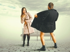 В Парке победы велосипедистки наткнулись на обнаженного мужчину