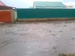 В Михайловске до сих пор действует режим ЧС: видео в городе после дождя