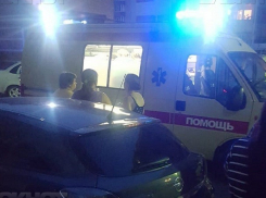 Выпавший из окна многоэтажки малыш скончался в реанимации в Ставрополе 