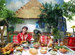 На базе отдыха «Вербовая балка» купальный сезон открыли фестивалем национальных культур