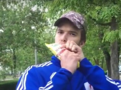 Полкило майонеза за одну минуту съел на камеру рекордсмен из Буденновска