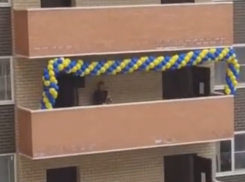Очередной балконный концерт устроил ставропольчанин на самоизоляции