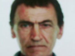 Пропавшего без вести худощавого мужчину в шлепках ищут в Михайловске