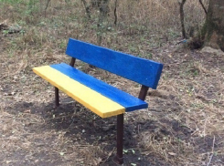 «Украинская» лавочка появилась на «тропе здоровья» в Ставрополе