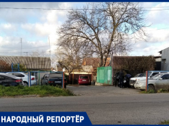 Раздражающая горожан парковка вблизи детской площадки в Ставрополе привлекла внимание полиции