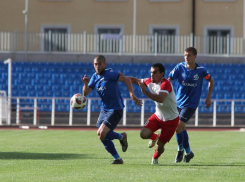 Опасность не помеха: динамовцы в Ставрополе разобрались с футболистами из Хасавюрта 