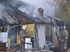  Огонь полностью уничтожил небольшую  хозпостройку на Ставрополье