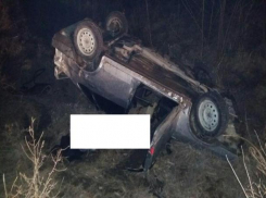 Одного погибшего и троих пострадавших обнаружили в опрокинувшемся автомобиле на Ставрополье
