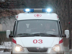 Пенсионер и молодой мужчина выпали из окна третьего этажа в Ставрополе
