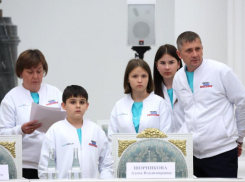 Заняли полвагона: семья с 18 детьми из Ставрополя рассказала президенту о покорении полярного круга