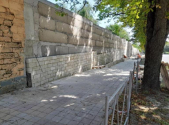 К подпорной стене на Крепостной горе в Ставрополе вернутся в конце 2023 года