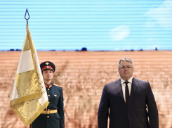 На инаугурации Владимиров предложил внедрить теорию шести рукопожатий из фильма «Елки»