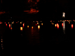 Люди подожгли воду в Комсомольском пруду в Ставрополе