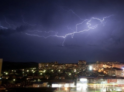 Грозовые ливни с градом и шквалом накроют Ставрополье на два дня