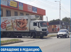 «Фуры с продуктами в «Пятерочку» перекрывают тротуар, детям приходится идти по дороге», - житель Михайловска 