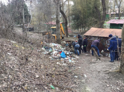 В Железноводске продолжаются субботники