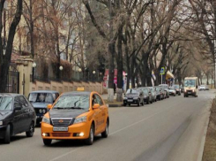 Из нелегального такси в Кисловодске на ходу выпала пенсионерка