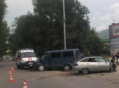 Три человека пострадали в ДТП по вине «Газели» на Ставрополье