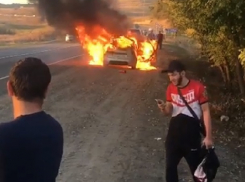 Автомобиль сгорел дотла в пригороде Ставрополя
