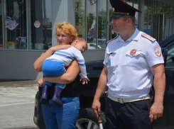 Сотрудники ДПС МинВод спасли ребенка, попавшего в беду