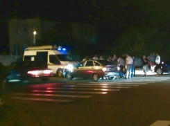 Автомобиль сбил женщину на пешеходном переходе в Ставрополе