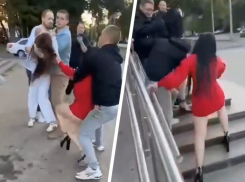 Пьяные валькирии устроили дебош и оголили прелести возле ночного клуба в Ставрополе