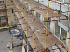 В Пятигорске местный житель упал со строительных лесов