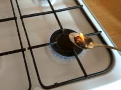 «Магазинный рис горит, как пластмасса!» - житель Ставрополя провел шокирующий опыт