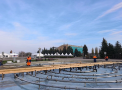 Готовьте фотоаппараты: в Ставрополе начали устанавливать новогодние инсталляции