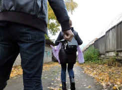 На улицах Ставрополя неизвестный заманивает прохожих к себе домой 