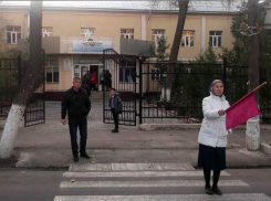 Ставропольчанка регулировала перекресток, пока за сбитым пешеходом ехали врачи