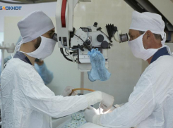 Гигантскую опухоль яичника массой в 10 литров удалили у пожилой пациентки в Пятигорске