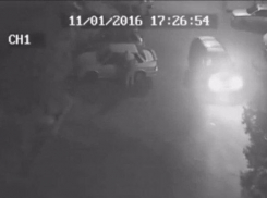 Пьяный хулиган покорежил автомобили на стоянке в Ставрополе