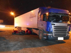Байкер погиб в страшной аварии с фурой на Ставрополье