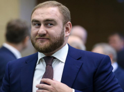 У экс-сенатора от КЧР Рауфа Арашукова заподозрили коронавирус