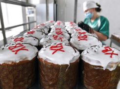 Волонтеры подарили ставропольским врачам пасхальные куличи