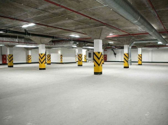 Под сценой на Александровской площади в Ставрополе сделали парковку