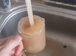 Мутная вода потекла из кранов у жителей Ставрополя 