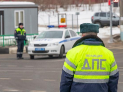 ГИБДД Ставрополя проводит проверку стоянки «Блатных» в неположенном месте