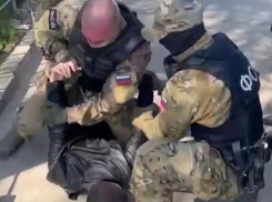 В сети появилось видео с задержанием террориста на автовокзале в Ставрополе