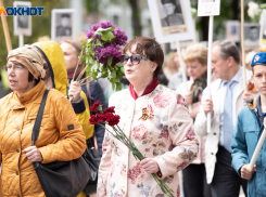 В Ставрополе во время шествия «Бессмертного полка» женщина нашла сестру