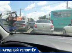 Гигантская пробка из-за ремонта дорог образовалась днем на юге Ставрополя 