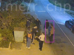 Отлетели с дороги: на полной скорости такси сбило двух подростков на Ставрополье 