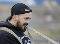 Ставропольский атлет протащит зубами на тросе три машины за жизнь ребенка