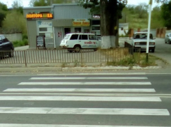 Дорожников заподозрили в пьянстве из-за ведущей в забор «зебры» на Ставрополье