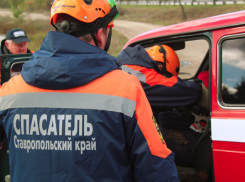 Водитель легковушки погиб и двое пострадали в аварии с КамАЗом на трассе Ставрополья