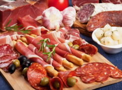 В режиме «жесткой экономии» власти Ставрополья все-таки закупили для себя мясные подарки за 1,5 миллиона 